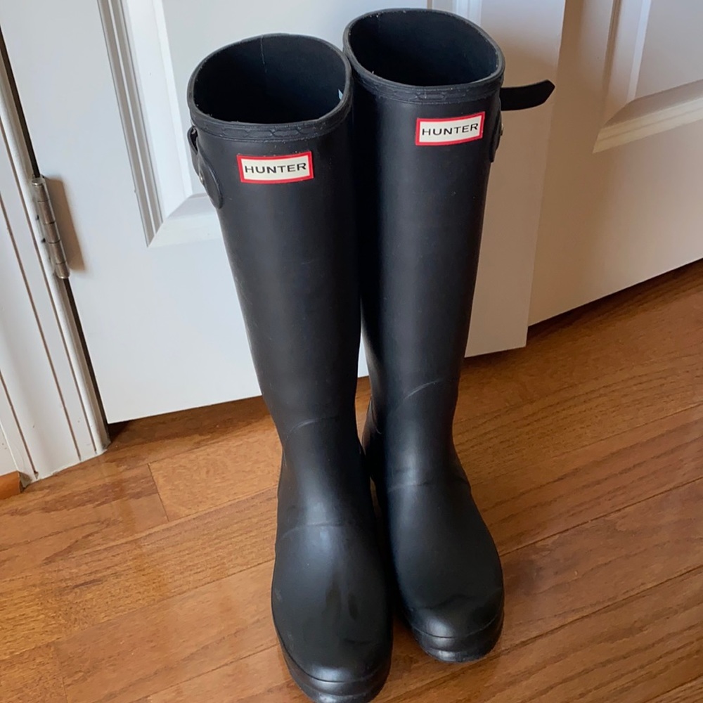 Black hunter boots